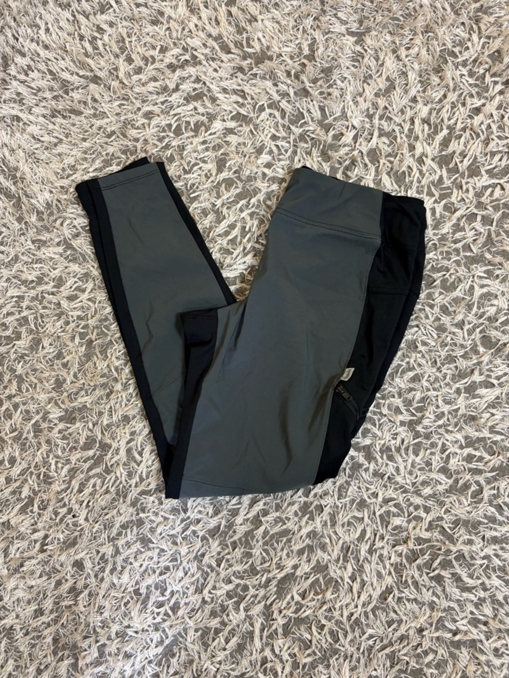 Magellan Outdoors Fitted Athletic Leggings Moisture Wicking Womens L Gray Black